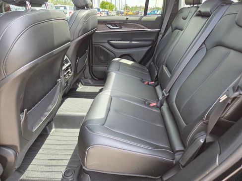 Used 2025 Jeep Grand Cherokee Limited w/ Luxury Tech Group II AWD/4WD image 18