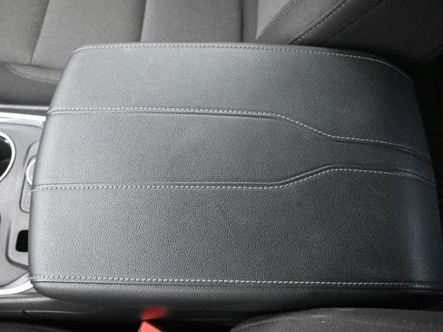 Used 2023 Chevrolet Traverse LT image 39