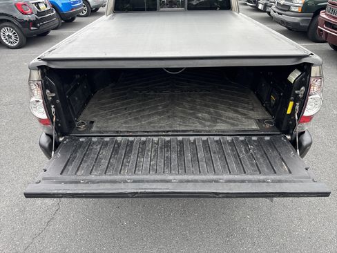 Used 2012 Toyota Tacoma 4x4 Access Cab V6 w/ TRD Off-Road Pkg image 24