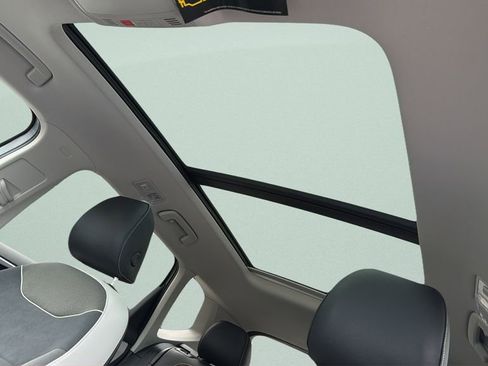 New 2026 Volkswagen Taos SE FWD image 16