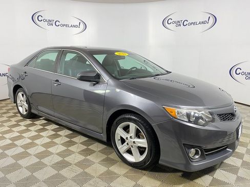 Used 2012 Toyota Camry SE image 1