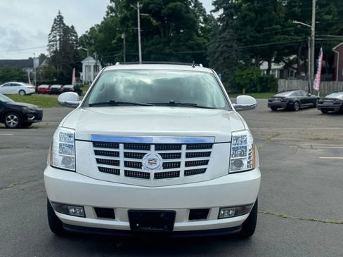 Used 2014 Cadillac Escalade Luxury image 2