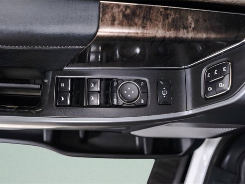 Used 2025 Ford F250 Lariat w/ Black Appearance Package image 27