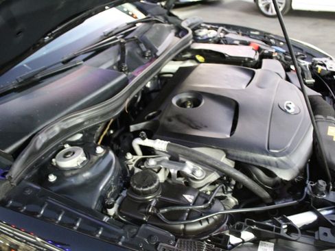 Used 2017 INFINITI QX30 Premium FWD image 36