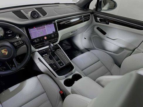 Certified 2025 Porsche Macan S image 26