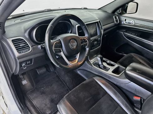 Used 2018 Jeep Grand Cherokee Altitude RWD image 30