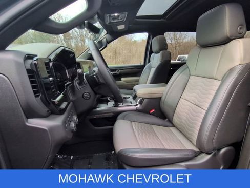 Used 2025 Chevrolet Silverado 1500 ZR2 w/ Technology Package image 21