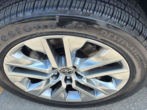 Used 2022 Toyota RAV4 XLE Premium FWD image 13