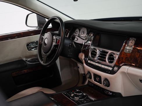 Used 2015 Rolls-Royce Ghost RWD image 14
