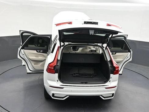 Used 2024 Volvo XC60 B5 Plus w/ Protection Package Premier AWD/4WD image 40