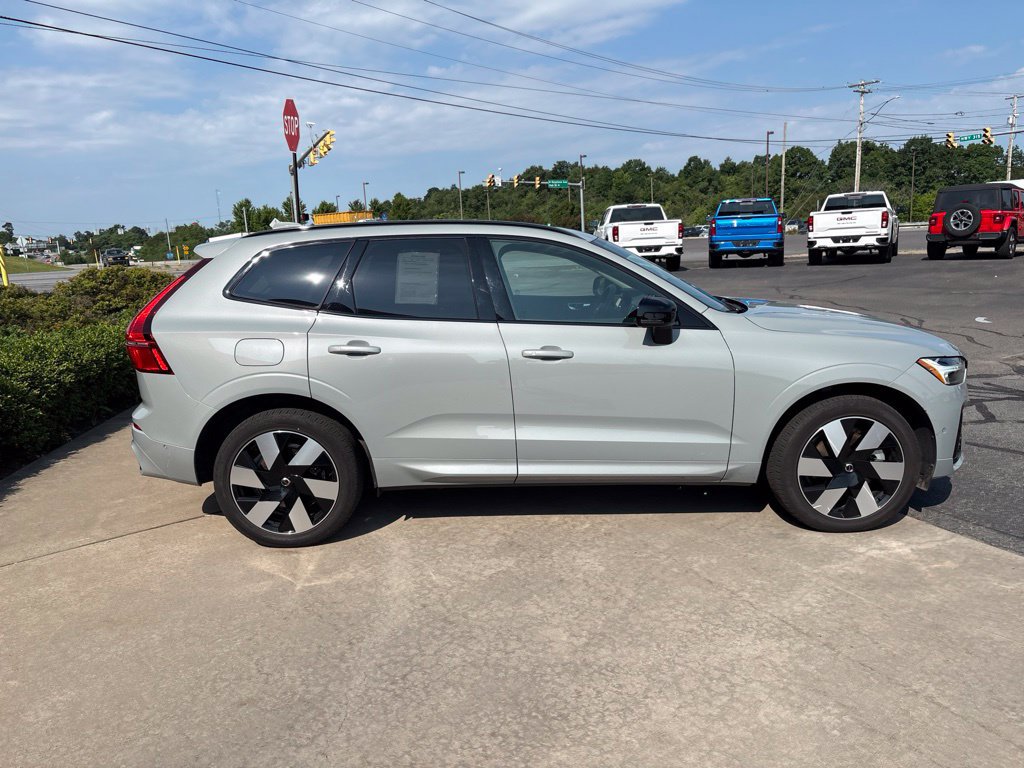 Certified 2025 Volvo XC60 T8 Plus w/ Protection Package Premier AWD/4WD image 5
