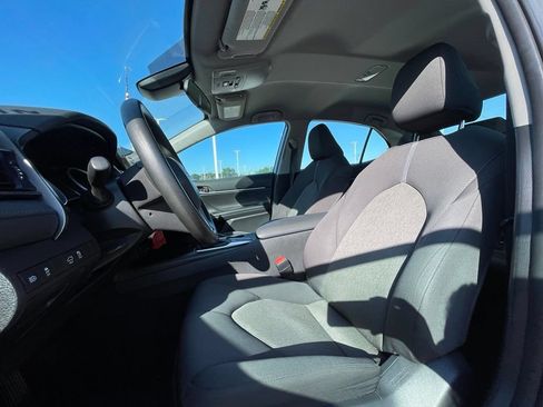 Used 2022 Toyota Camry LE FWD image 19