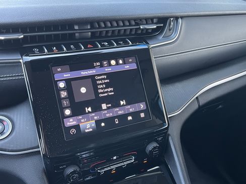 Used 2023 Jeep Grand Cherokee L Laredo image 11