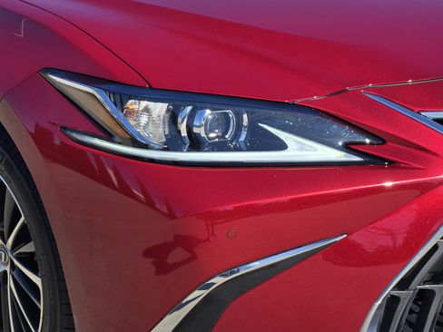 Certified 2025 Lexus ES 350 w/ Premium Package image 11