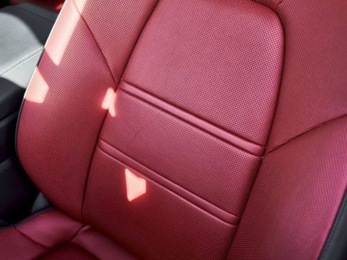 Used 2024 Porsche Cayenne Coupe image 43