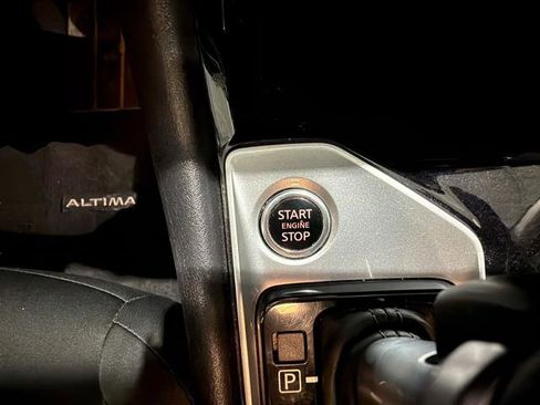 Used 2024 Nissan Altima 2.5 SV image 32