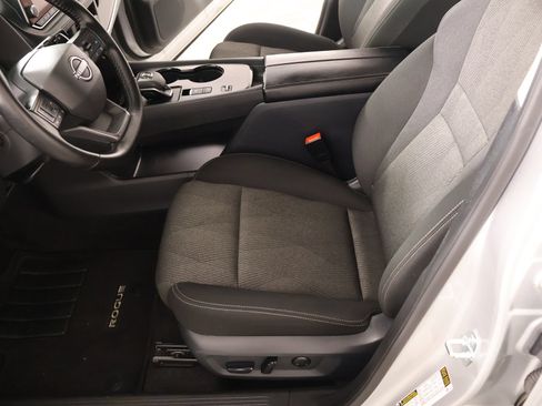 Used 2025 Nissan Rogue SV FWD image 10