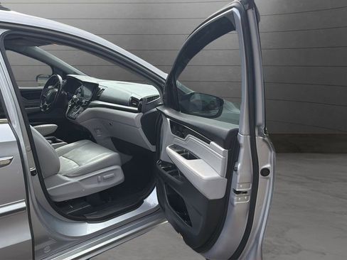 Used 2018 Honda Odyssey Elite image 9