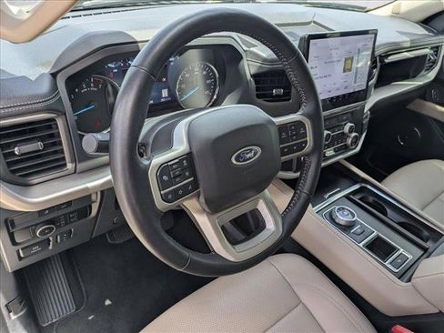 Used 2024 Ford Expedition XLT RWD image 10