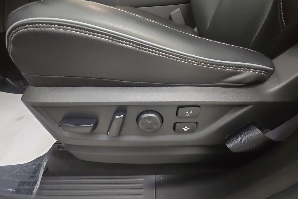 Used 2025 INFINITI QX80 Sensory AWD/4WD image 13