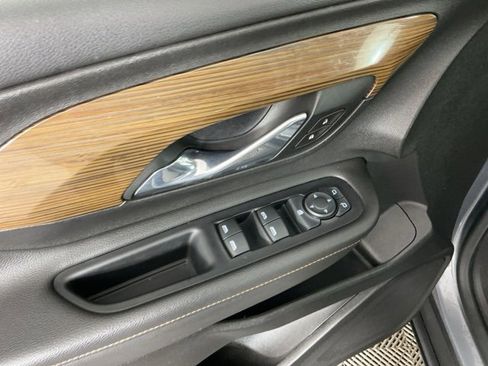 Used 2020 GMC Terrain SLE w/ Driver Convenience Package image 13