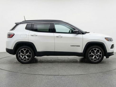Used 2025 Jeep Compass Limited image 11
