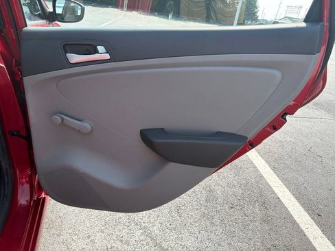 Used 2012 Hyundai Accent GLS FWD image 22