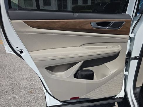 New 2026 Volkswagen Atlas SE FWD image 11