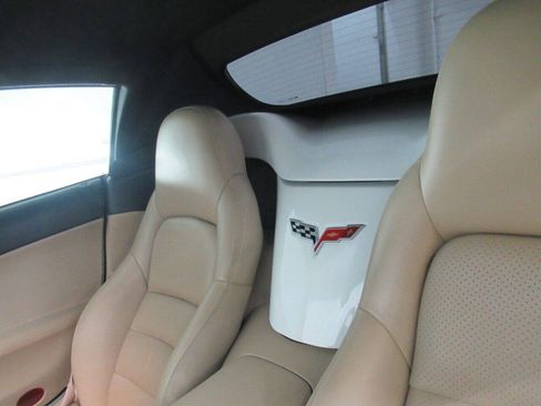 Used 2006 Chevrolet Corvette Convertible w/ Preferred Equipment Group RWD image 19