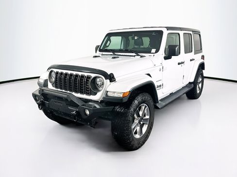 Used 2020 Jeep Wrangler Unlimited Sahara AWD/4WD image 3