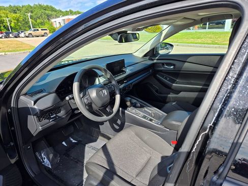 Used 2025 Honda Accord SE image 15