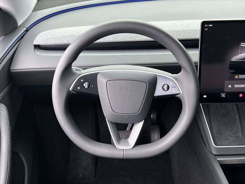 Used 2026 Tesla Model Y 2WD image 17