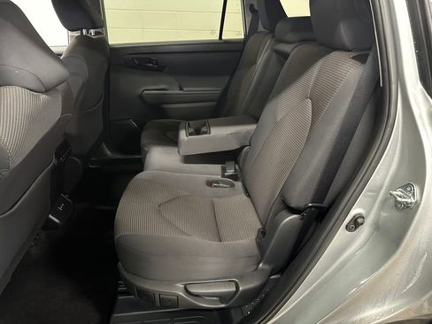 Used 2024 Toyota Highlander LE AWD/4WD image 34
