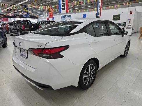 Used 2021 Nissan Versa SV image 6