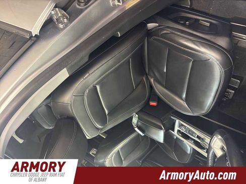 Used 2021 Ford Explorer XLT image 11