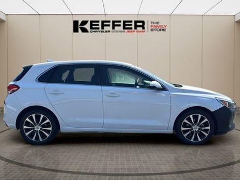 Used 2018 Hyundai Elantra GT FWD image 7