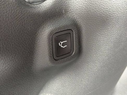 Certified 2026 Jeep Compass Trailhawk w/ Sun, Sound & Navigation Group AWD/4WD image 33