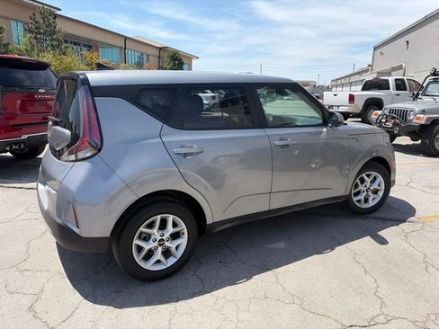 Used 2025 Kia Soul S FWD image 2