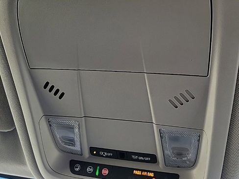 Used 2020 GMC Terrain SLE image 11