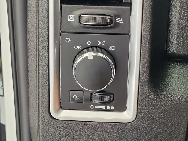 Used 2024 RAM 1500 Classic SLT AWD/4WD image 14