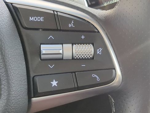 Used 2025 Genesis G70 2.5T image 25