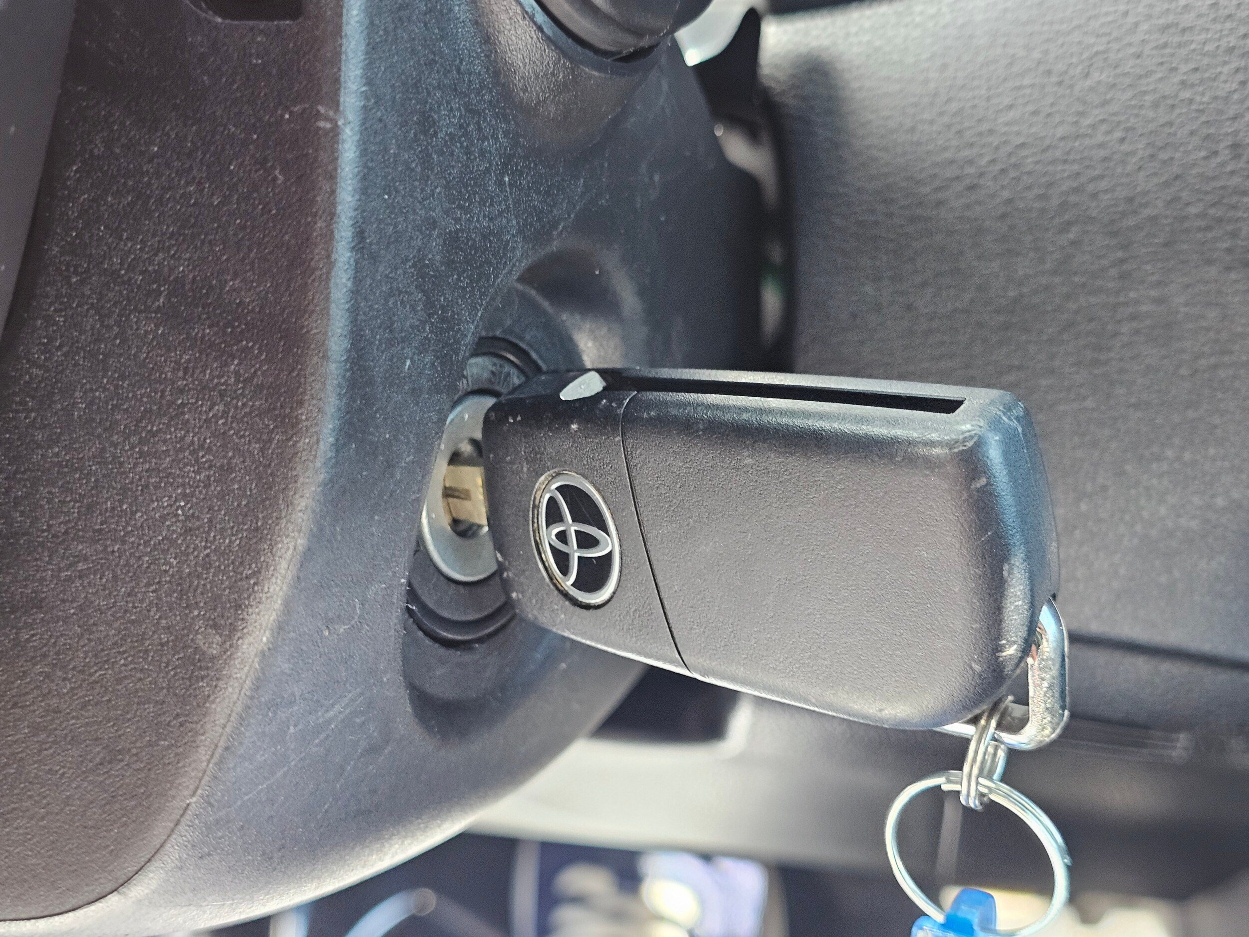 Used 2025 Toyota Corolla LE FWD image 31