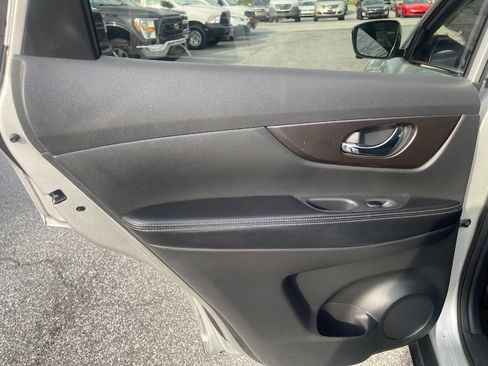 Used 2014 Nissan Rogue SV w/ SV Premium Package AWD/4WD image 22
