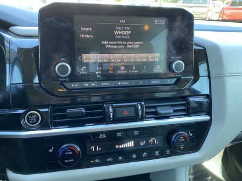 Used 2022 Nissan Pathfinder SV AWD/4WD image 13
