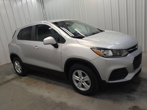 Used 2022 Chevrolet Trax LS w/ Tint and Cruise Package AWD/4WD image 11