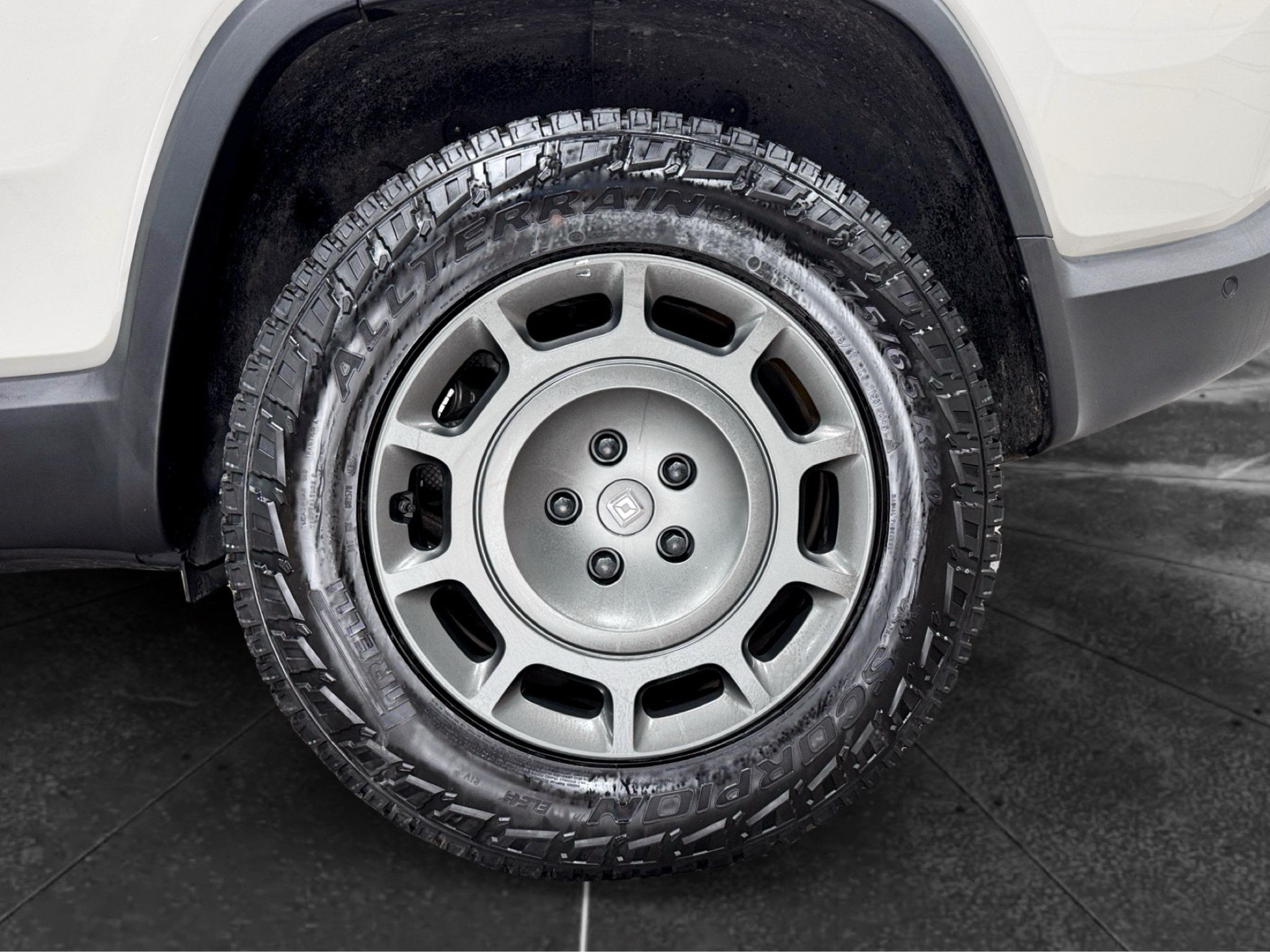 Used 2025 Rivian R1S Premium Dual AWD/4WD image 32