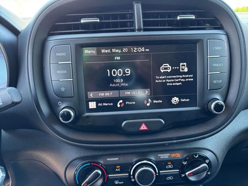 Used 2025 Kia Soul LX w/ LX Technology Package FWD image 20