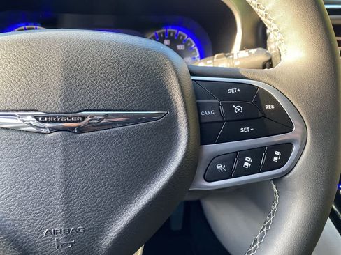 Used 2024 Chrysler Pacifica Touring-L FWD image 21