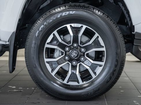 Used 2023 Toyota Tacoma TRD Sport w/ Technology Package AWD/4WD image 18