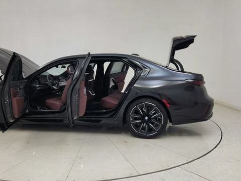 Used 2026 BMW 740i w/ Premium Package RWD image 16